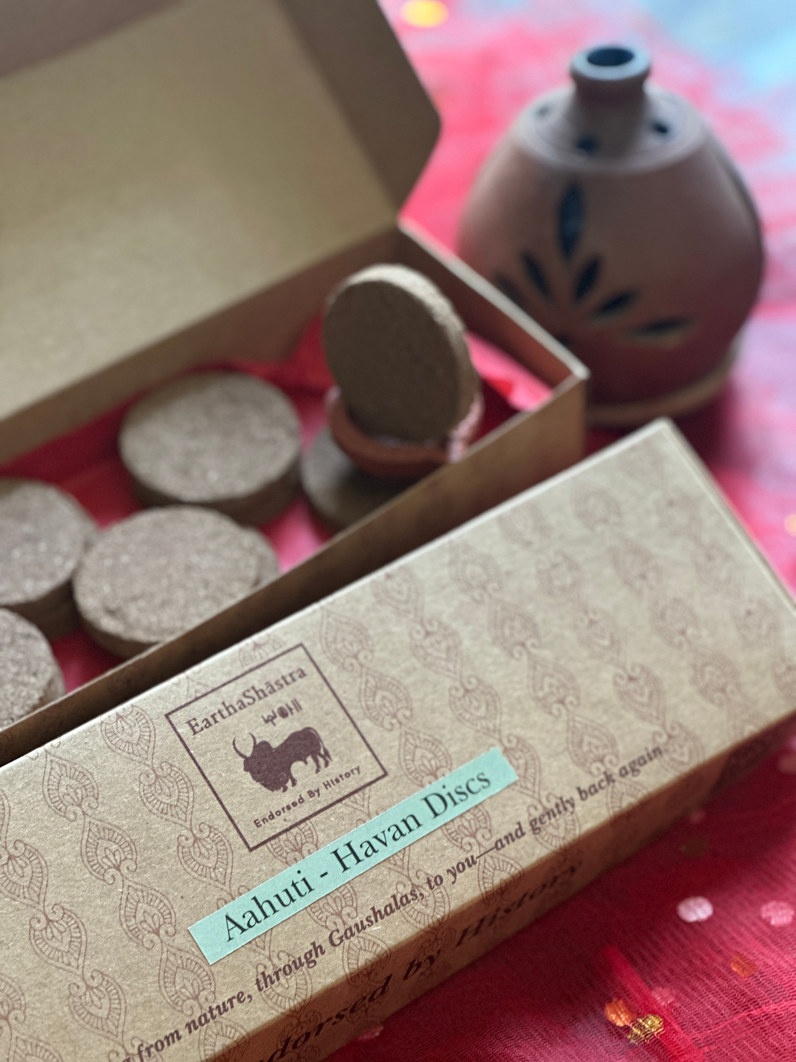 Aahuti - Guggal & Camphor Havan Discs(Pack of 30)